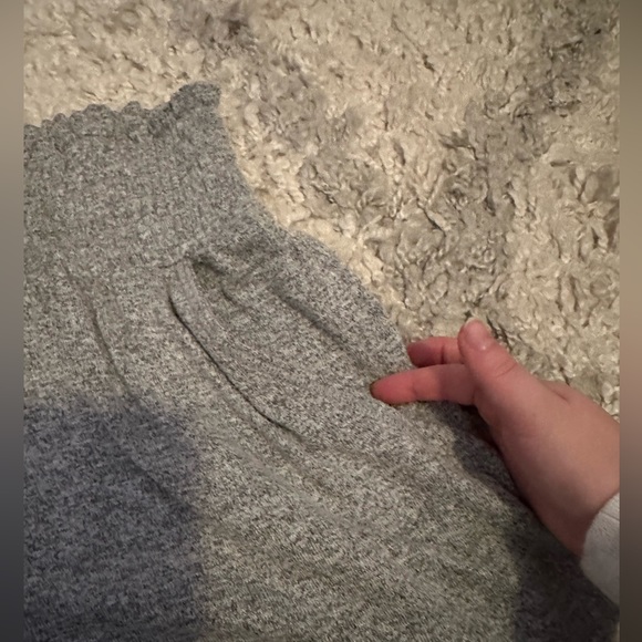 Aritzia Wilfred Free Flowy Grey Shorts - Picture 5 of 5